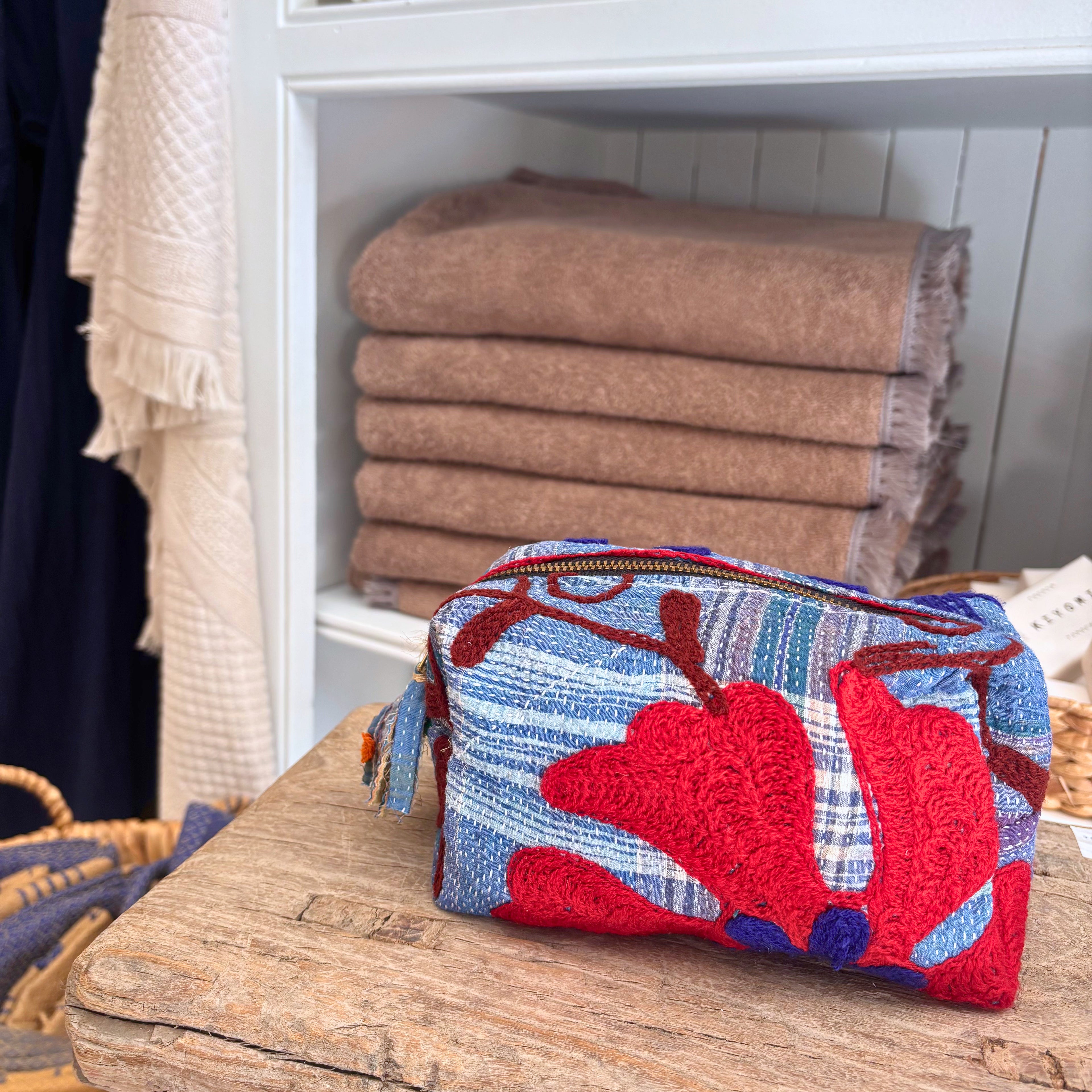 Petite trousse en kantha brodée - Bleu